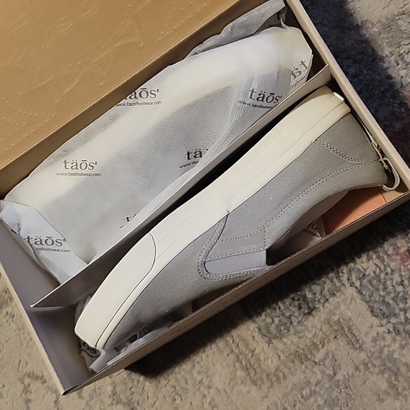 NWT Taos Grey Wash Canvas Slip On Shoes- Size 10 - Picture 7 of 7